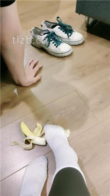 图片[10]_【护短S】跪舔小白鞋白袜/踩踏香蕉喂食_HD绳艺资源