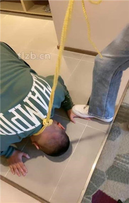 图片[2]_【酒鸽】双S-人体烟灰缸-长靴小白鞋踩/踩踏/骑马/闻臭白袜_HD绳艺资源