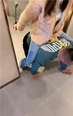 图片[8]_【酒鸽】双S-人体烟灰缸-长靴小白鞋踩/踩踏/骑马/闻臭白袜_HD绳艺资源