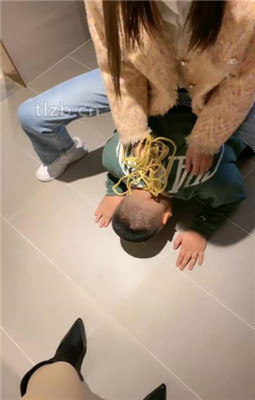 图片[9]_【酒鸽】双S-人体烟灰缸-长靴小白鞋踩/踩踏/骑马/闻臭白袜_HD绳艺资源