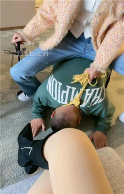 图片[12]_【酒鸽】双S-人体烟灰缸-长靴小白鞋踩/踩踏/骑马/闻臭白袜_HD绳艺资源