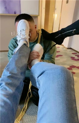 图片[13]_【酒鸽】双S-人体烟灰缸-长靴小白鞋踩/踩踏/骑马/闻臭白袜_HD绳艺资源