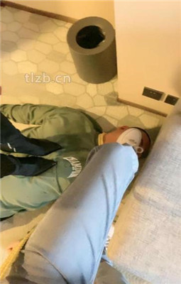 图片[16]_【酒鸽】双S-人体烟灰缸-长靴小白鞋踩/踩踏/骑马/闻臭白袜_HD绳艺资源