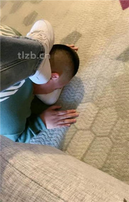 图片[18]_【酒鸽】双S-人体烟灰缸-长靴小白鞋踩/踩踏/骑马/闻臭白袜_HD绳艺资源