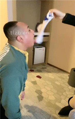 图片[19]_【酒鸽】双S-人体烟灰缸-长靴小白鞋踩/踩踏/骑马/闻臭白袜_HD绳艺资源