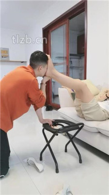 图片[8]_【凌儿女神】舔脏鞋底裸足/物化脚垫/骑马_HD绳艺资源