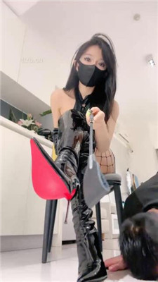 图片[15]_【玥樾】舔脏高跟/长靴全体重踩地毯/圣水淋浴_HD绳艺资源