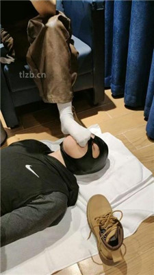 图片[3]_【玥野兔】短靴白棉袜踩狗脸_HD绳艺资源