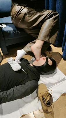 图片[7]_【玥野兔】短靴白棉袜踩狗脸_HD绳艺资源