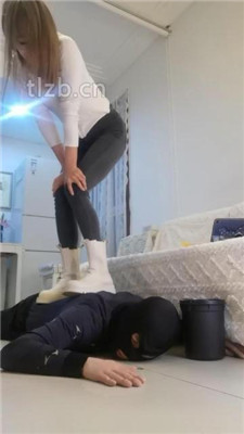 图片[3]_【苒溪】脏短靴白袜全体重踩踏-脚下喂食【双视角版】_HD绳艺资源