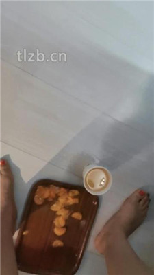图片[7]_【西安天使】桌下视角恋足舔-踩踏喂食_HD绳艺资源