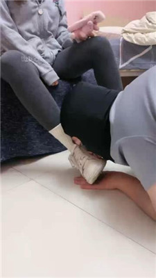 图片[2]_【金桔小主】夜跑后小白鞋白袜踩虐暴打【上】_HD绳艺资源