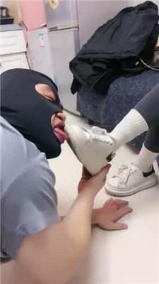 图片[4]_【金桔小主】夜跑后小白鞋白袜踩虐暴打【上】_HD绳艺资源