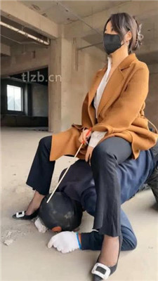 图片[6]_【辣姐】户外荒地遛狗-藤条抽/舔泥巴脏鞋底/骑马_HD绳艺资源