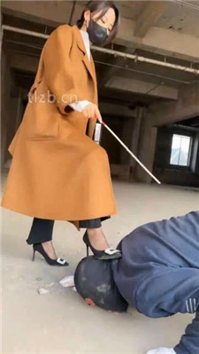 图片[7]_【辣姐】户外荒地遛狗-藤条抽/舔泥巴脏鞋底/骑马_HD绳艺资源