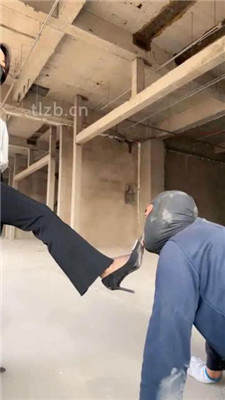 图片[10]_【辣姐】户外荒地遛狗-藤条抽/舔泥巴脏鞋底/骑马_HD绳艺资源