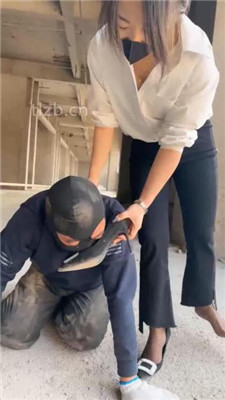 图片[12]_【辣姐】户外荒地遛狗-藤条抽/舔泥巴脏鞋底/骑马_HD绳艺资源