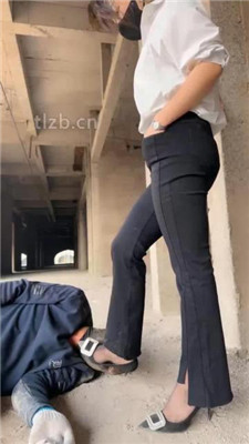 图片[15]_【辣姐】户外荒地遛狗-藤条抽/舔泥巴脏鞋底/骑马_HD绳艺资源