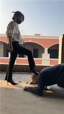 图片[16]_【辣姐】户外荒地遛狗-藤条抽/舔泥巴脏鞋底/骑马_HD绳艺资源