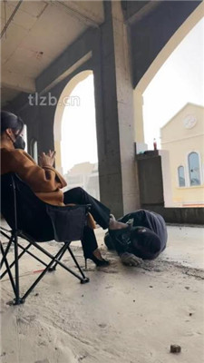 图片[17]_【辣姐】户外荒地遛狗-藤条抽/舔泥巴脏鞋底/骑马_HD绳艺资源