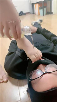 图片[15]_【嘉一】跪舔铆钉高跟美足_HD绳艺资源