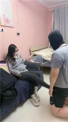 【金桔小主】夜跑后小白鞋白袜踩虐暴打【下】_HD绳艺资源