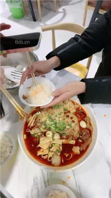 图片[4]_【玥樾】吃饭不忘挑逗狗_HD绳艺资源