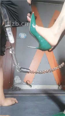 图片[7]_【东营天香百合】高跟灰丝踩狗头/狗链拴狗/嘴叼鞋/虐乳_HD绳艺资源