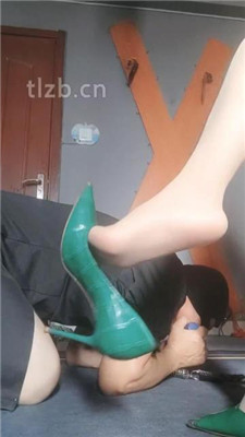 图片[9]_【东营天香百合】高跟灰丝踩狗头/狗链拴狗/嘴叼鞋/虐乳_HD绳艺资源