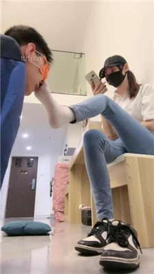 图片[17]_【美娜格格】白短靴&AJ全体重踩地毯_HD绳艺资源