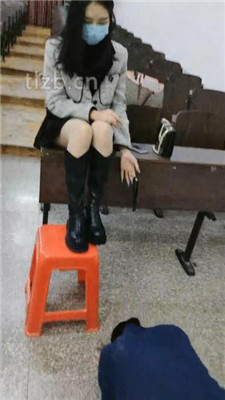 图片[3]_【爱可呀】大学教室调母畜-舔长靴高跟/转胯/吃丝袜_HD绳艺资源