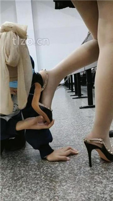 图片[15]_【爱可呀】大学教室调母畜-舔长靴高跟/转胯/吃丝袜_HD绳艺资源