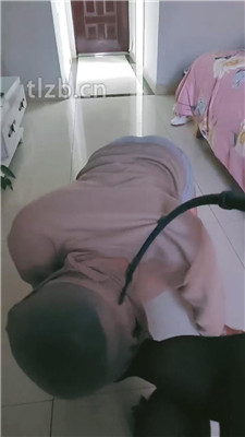 【诗恩大大】跪舔高跟黑丝美腿_HD绳艺资源