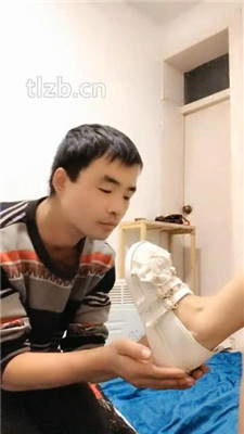 【鱼子酱】跪舔萝莉S的脏鞋子_HD绳艺资源