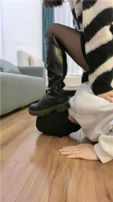 图片[3]_【奶味茶茶】长靴黑丝玩弄-踩头踩踏/踢裆/对镜羞辱插嘴_HD绳艺资源