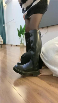 图片[5]_【奶味茶茶】长靴黑丝玩弄-踩头踩踏/踢裆/对镜羞辱插嘴_HD绳艺资源