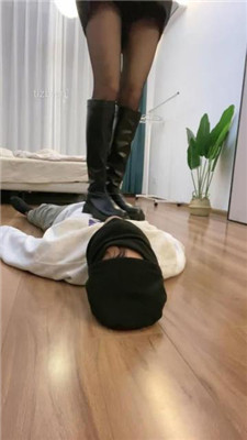 图片[15]_【奶味茶茶】长靴黑丝玩弄-踩头踩踏/踢裆/对镜羞辱插嘴_HD绳艺资源