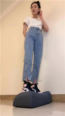 【文文sama】AJ全体重踩脸/内裤套头_HD绳艺资源