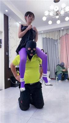 图片[4]_【麋鹿银儿】双S-紫丝袜诱惑/骑马爬行/藤条抽/踩踏/揪耳朵插嘴_HD绳艺资源