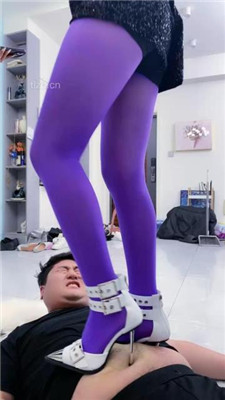 图片[17]_【麋鹿银儿】双S-紫丝袜诱惑/骑马爬行/藤条抽/踩踏/揪耳朵插嘴_HD绳艺资源