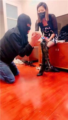 图片[2]_【莫妮卡S】性感S长靴虐废-艺术圣水-狗卑微到尘埃_HD绳艺资源