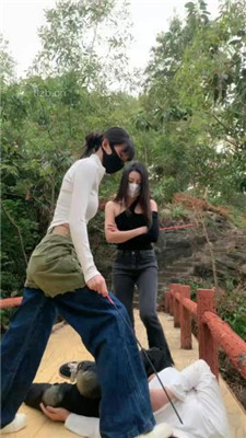 图片[10]_【高难度挑战美学】双S-女神户外遛狗-绑树上酷刑惩治【双视角版】_HD绳艺资源