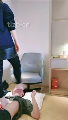 图片[11]_【羽神】跪舔超臭长靴白棉袜/吃脚皮臭脚踩脸_HD绳艺资源