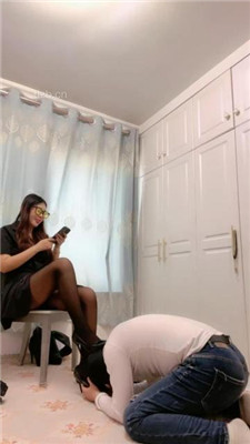 图片[14]_【伊兮夫妻】长靴黑丝暗黑系-靴底踩头-踢踹_HD绳艺资源