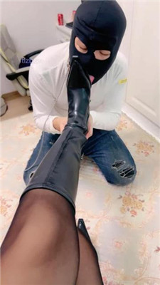 图片[15]_【伊兮夫妻】长靴黑丝暗黑系-靴底踩头-踢踹_HD绳艺资源