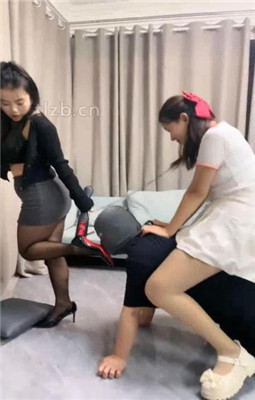 图片[4]_【伊诺】情侣奴-奴下奴-强迫舔女奴的臭脚_HD绳艺资源