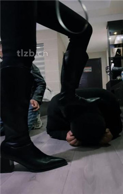 【孤傲女帝】长靴S重度踢踹虐打双M_HD绳艺资源