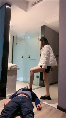 图片[7]_【小雅老师】艺术吸香水/喝圣水/舔脏鞋底/踹狗头/耳光_HD绳艺资源