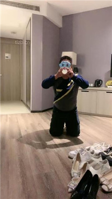 图片[15]_【小雅老师】艺术吸香水/喝圣水/舔脏鞋底/踹狗头/耳光_HD绳艺资源