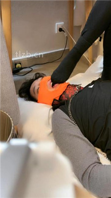 图片[6]_【玥野兔】桌底视角-长靴黑棉袜踩狗_HD绳艺资源